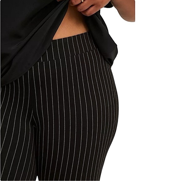 TORRID Pinstripe Full‎ Length Leggings NWT - Picture 1 of 8